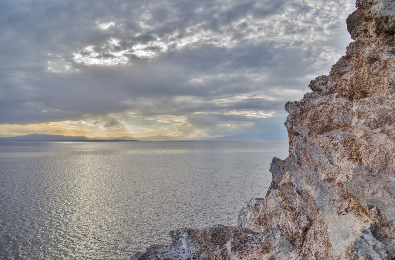 Cliffs over the Salton Sea